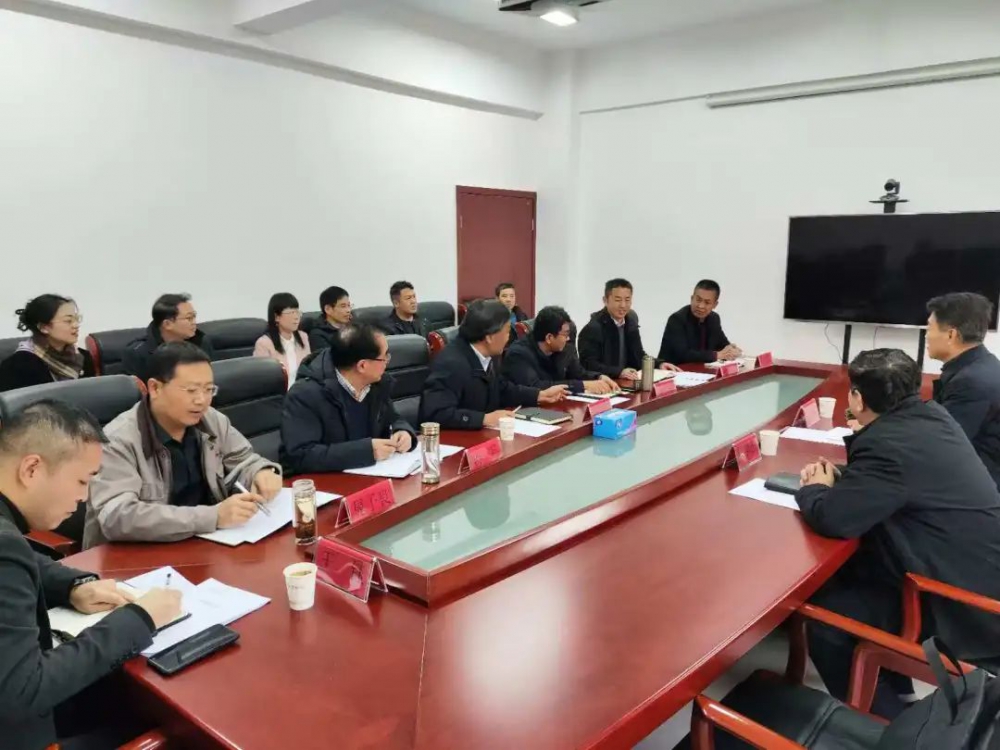 集團公司霍學(xué)杰一行到煎茶嶺鎳業(yè)調(diào)研